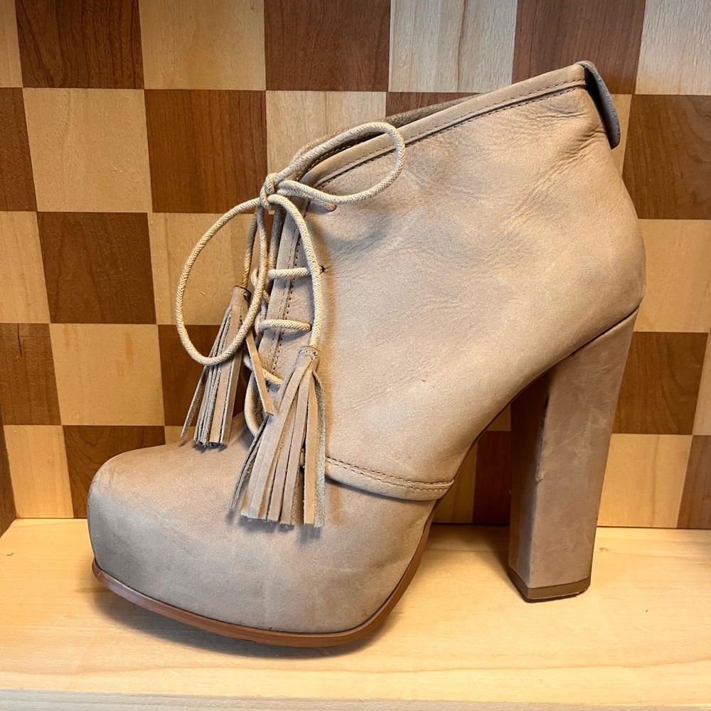 STEVE MADDEN Women’s Sashayy Suede Platform Chunky Heel Tassel Tie Boots Size 9